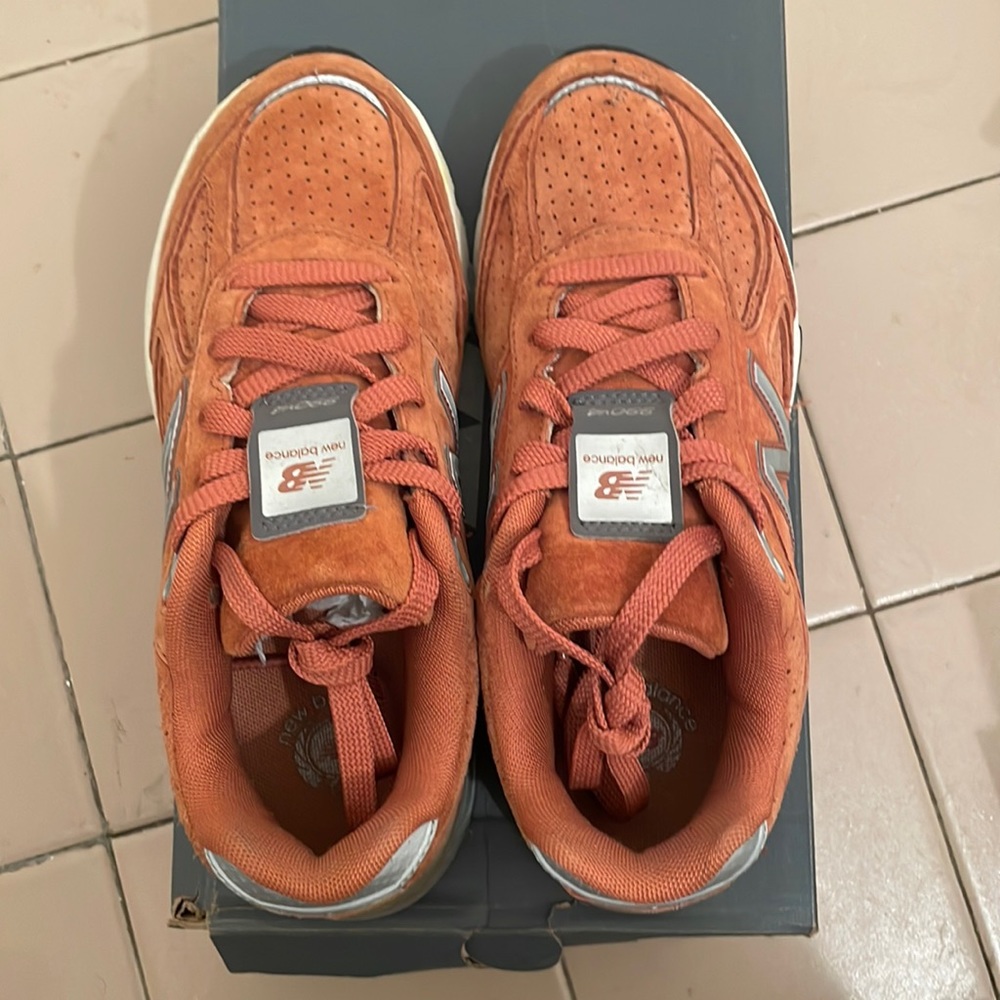 New Balance 990’s size 4.5 kids/grade school! Worn a few times Great condition!